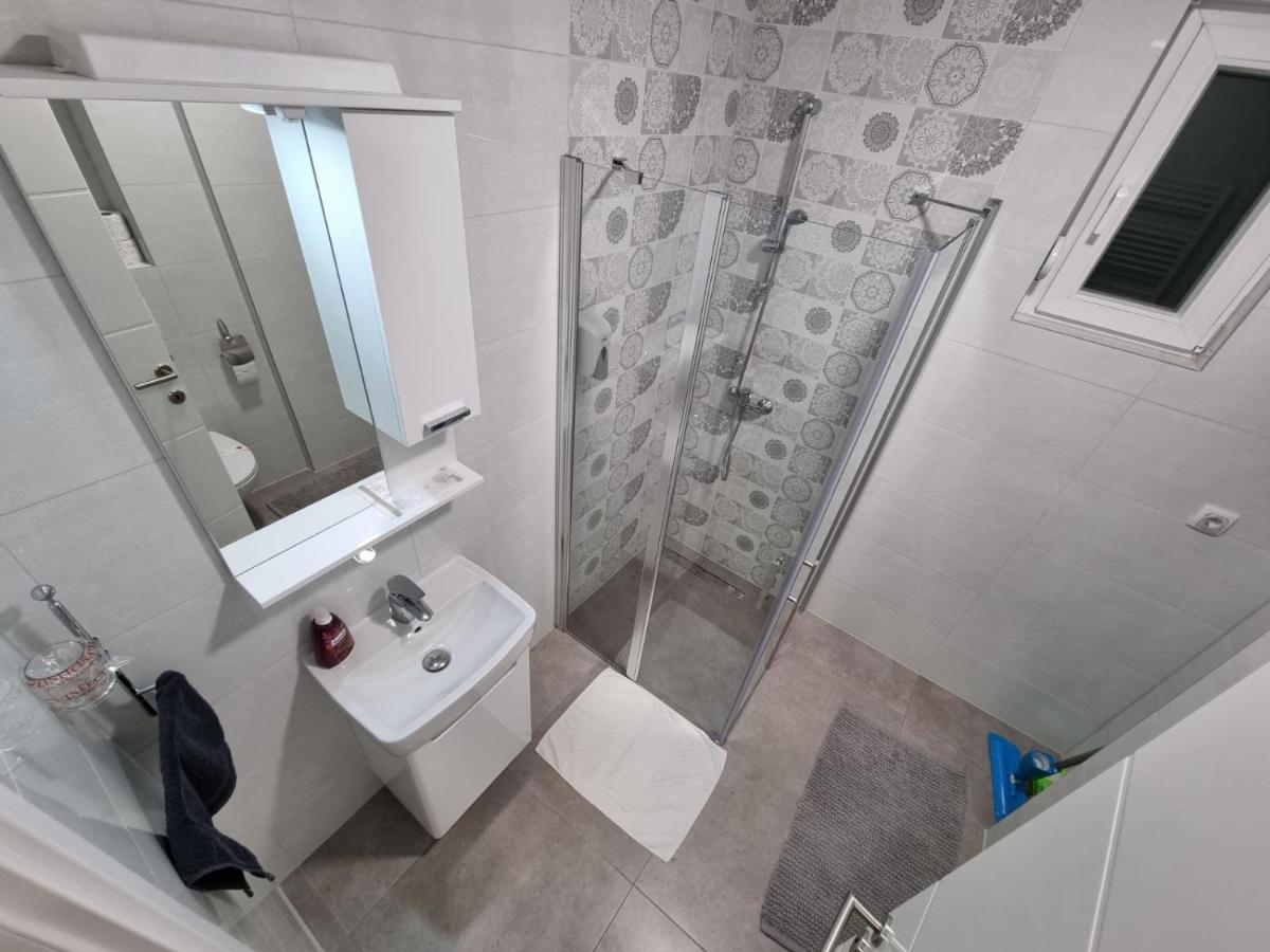 Apartament Golden Lux 1 *